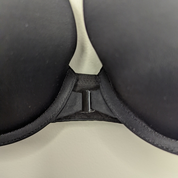 Victoria's Secret Perfect Shape Bra with velvet lining and mesh panel. - Picture 4 of 8